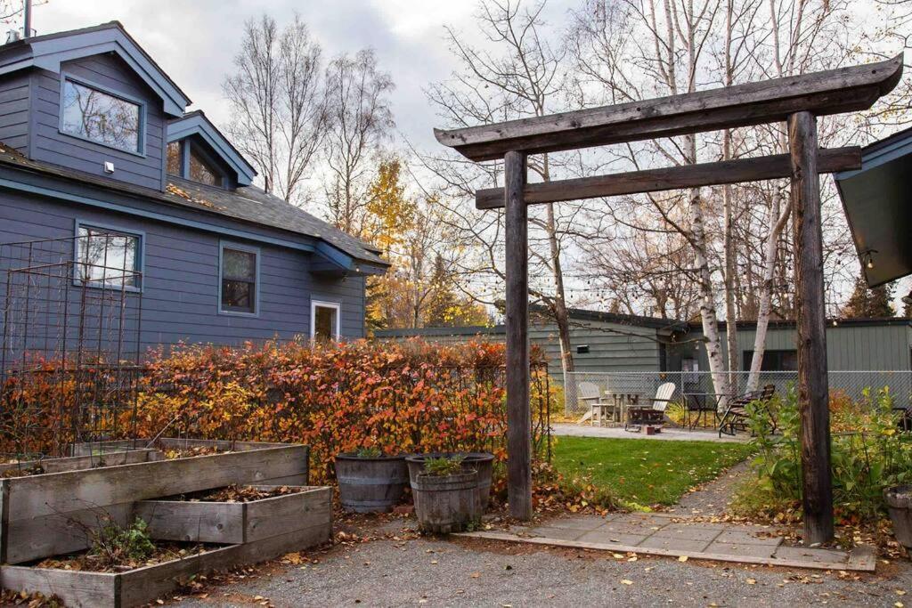 Fireweed Gardens In Roger'S Park Apartment Anchorage Exterior photo